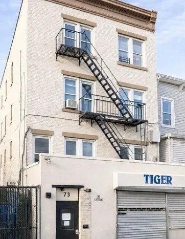 73 4th St #3, Passaic, Nueva Jersey, 07055.