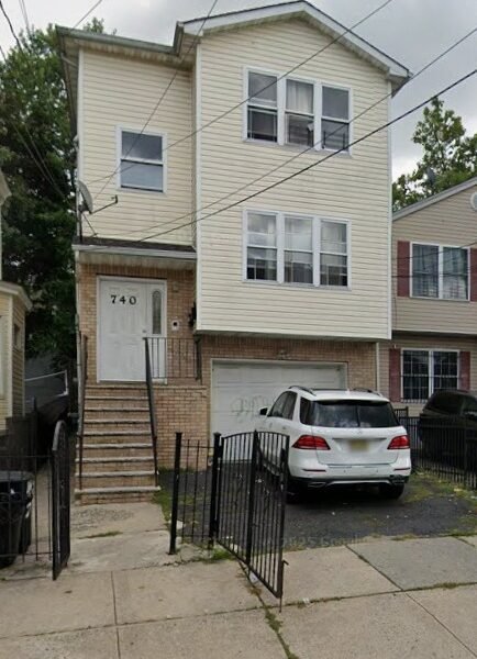 740 S 15th St #Apt 1, Newark, Nueva Jersey, 07103.