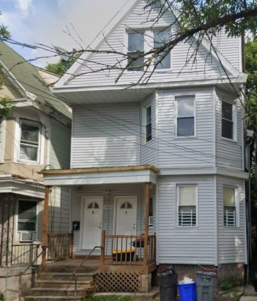 748 S 16th St #3, Newark, Nueva Jersey, 07103.