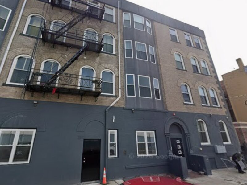 98 Clinton Ave #402B, Newark, Nueva Jersey, 07102.