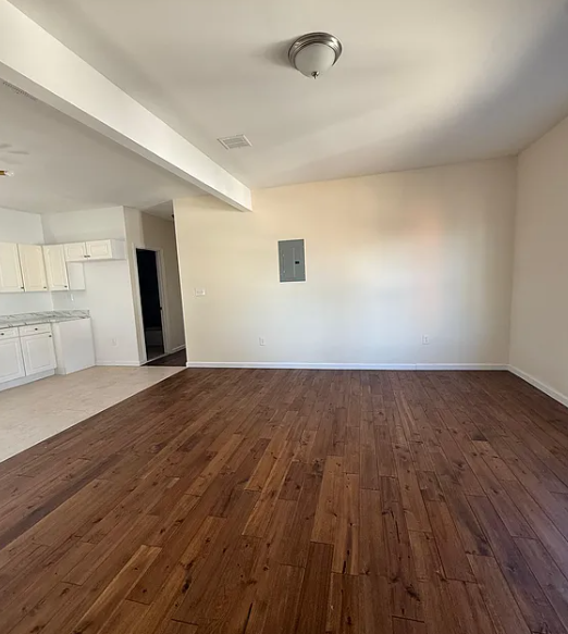 826 S 15th St Floor 3, Newark, NJ 07108